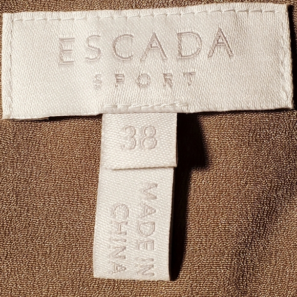 Escada - Picture 5 of 7